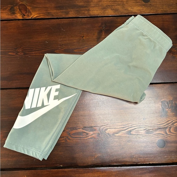 Nike Pants - Nike Womens Leggings Cropped Capri Olive Green Size Medium Gym Running Yoga READ